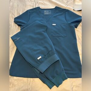 FIGS Deep Reef Scrub Set